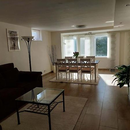 Laegenhet Pa Landet Naera Stan Apartment Jonsered Bagian luar foto