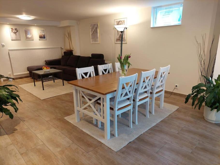 Laegenhet Pa Landet Naera Stan Apartment Jonsered Bagian luar foto