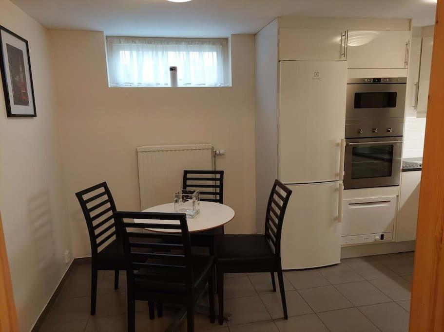 Laegenhet Pa Landet Naera Stan Apartment Jonsered Bagian luar foto
