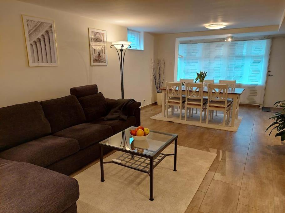 Laegenhet Pa Landet Naera Stan Apartment Jonsered Bagian luar foto