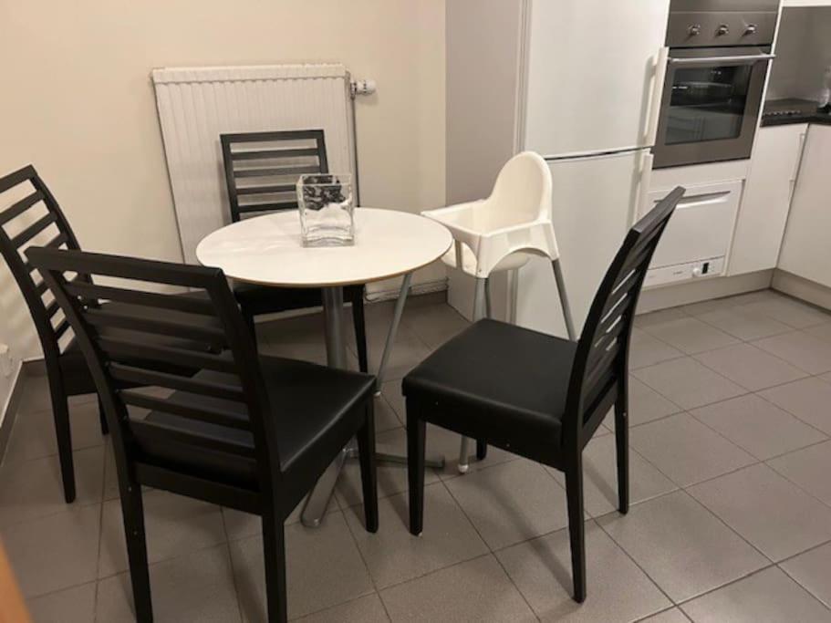Laegenhet Pa Landet Naera Stan Apartment Jonsered Bagian luar foto