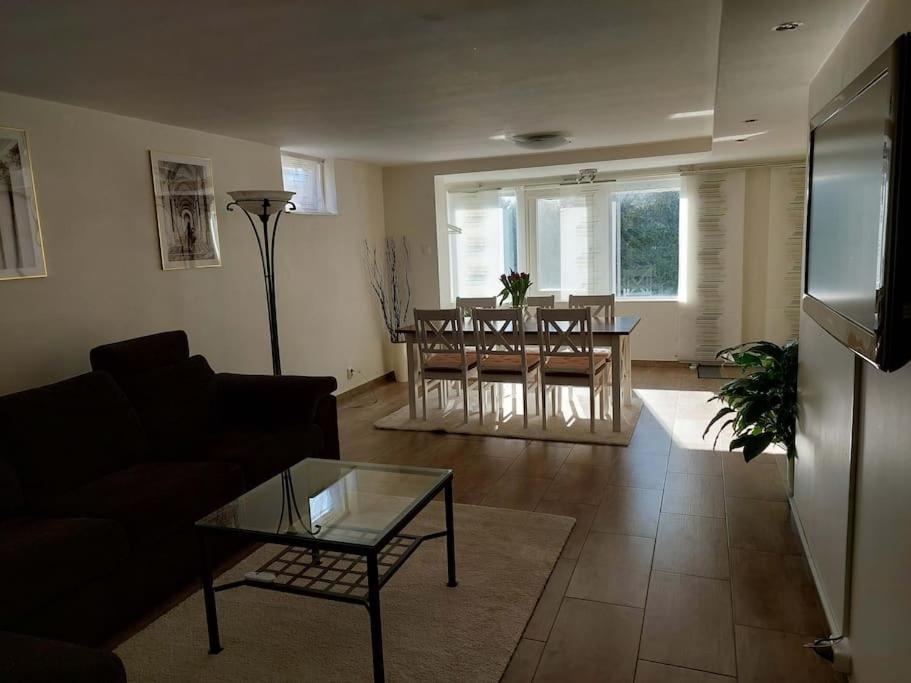 Laegenhet Pa Landet Naera Stan Apartment Jonsered Bagian luar foto